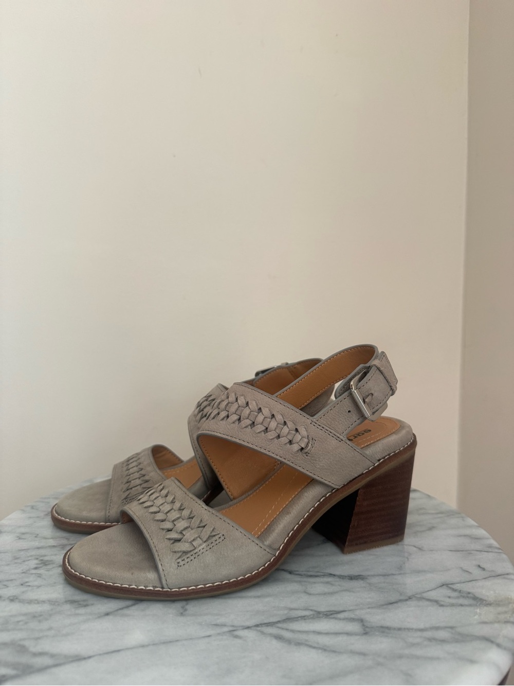 Earth Anty Leather Slingback Block Heel Sandals Women’s 6 Gray Taupe NWOT